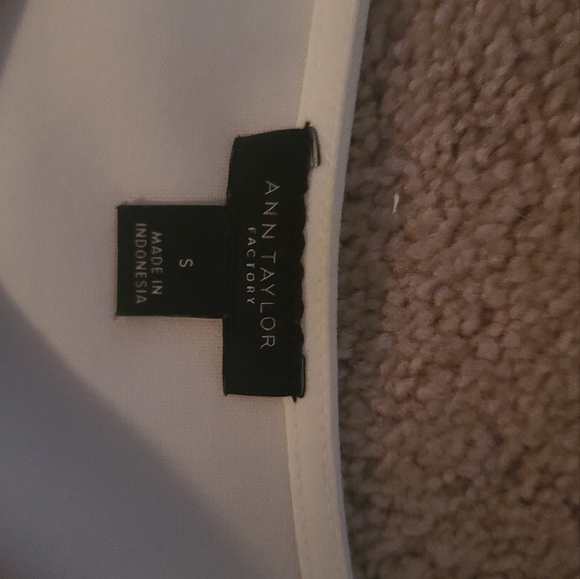 Ann Taylor light cream/off white shell - Picture 4 of 4